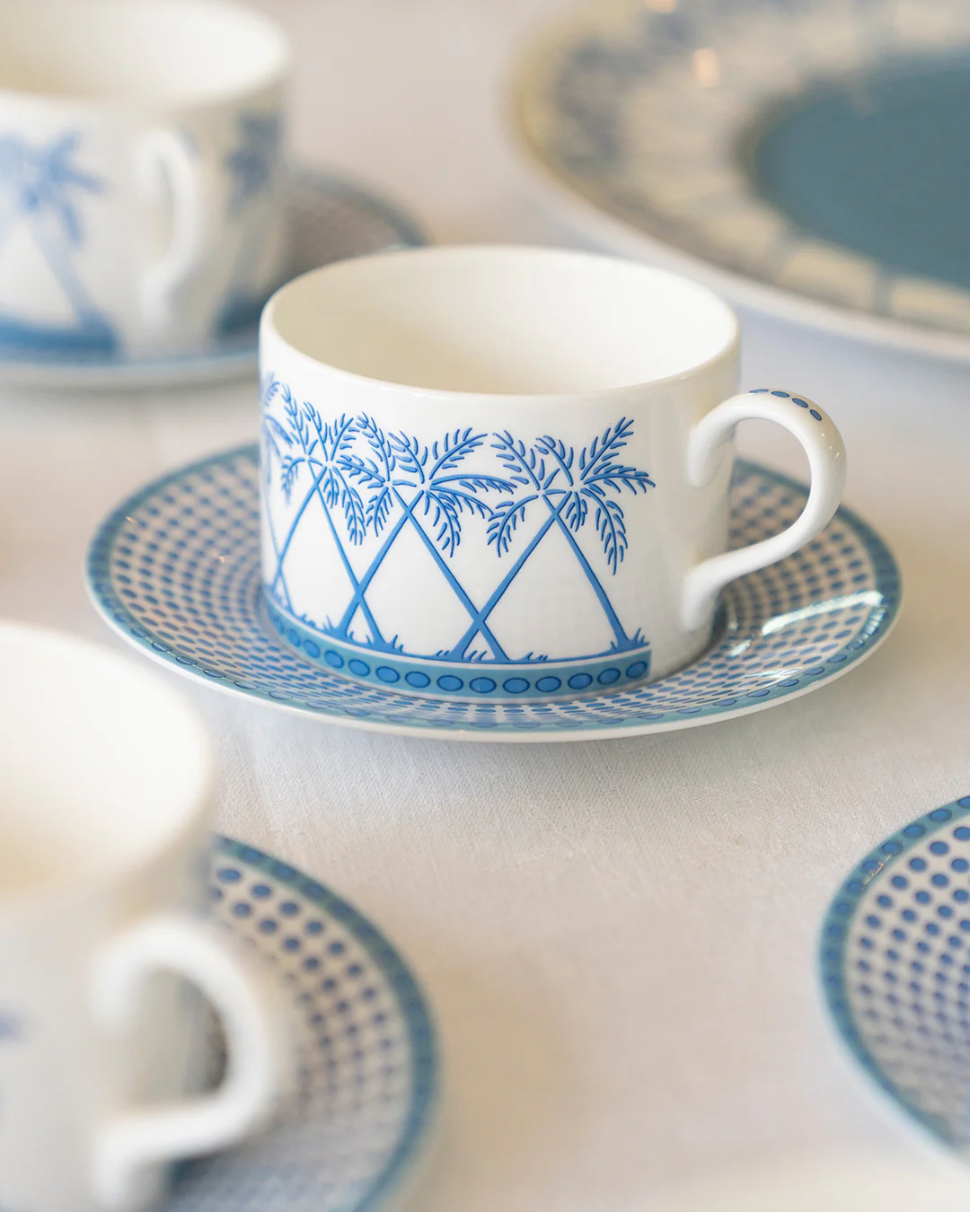 Fine Bone China 2 Cups & Saucers PALMS - Image 2