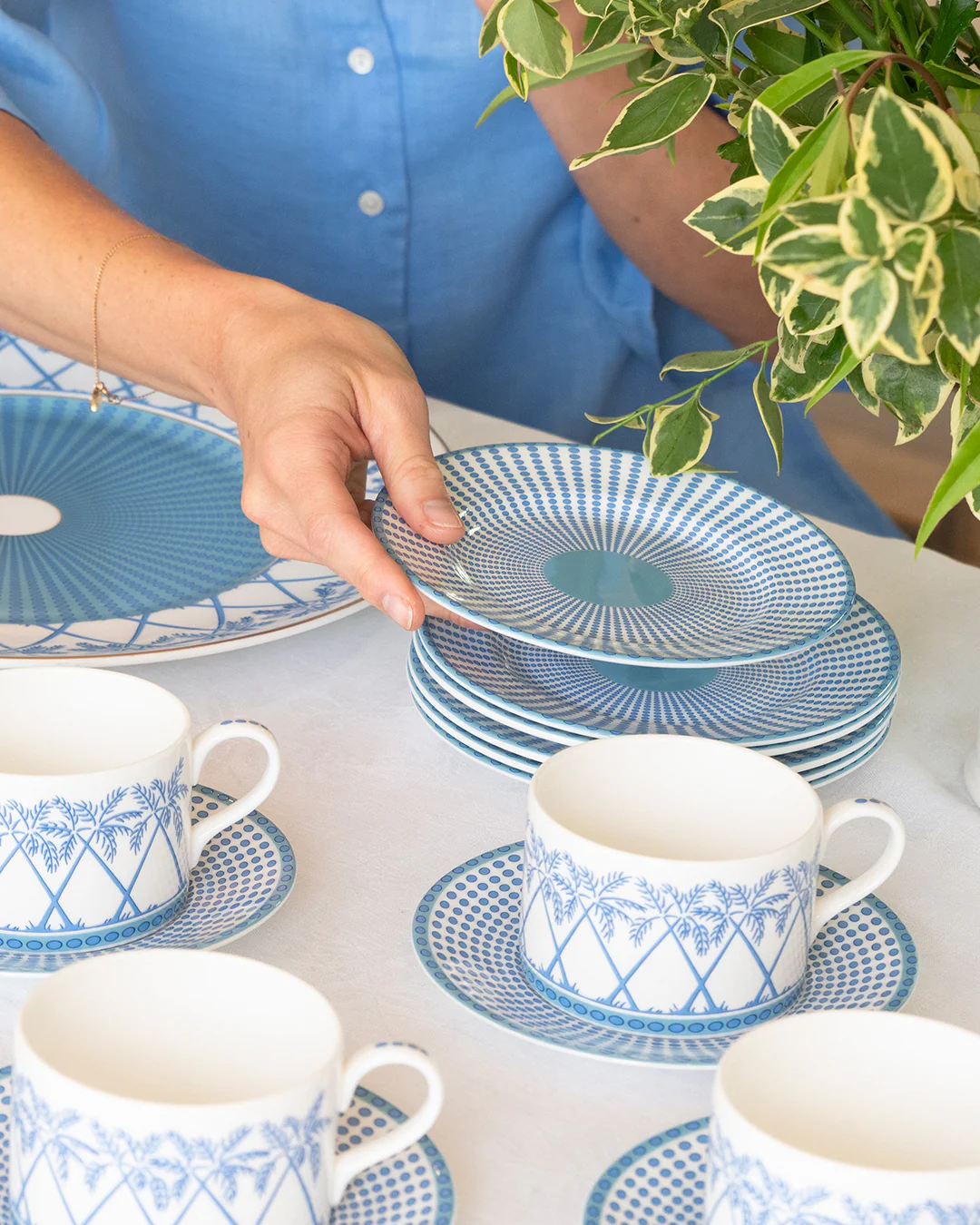 Fine Bone China 2 Cups & Saucers PALMS - Image 4