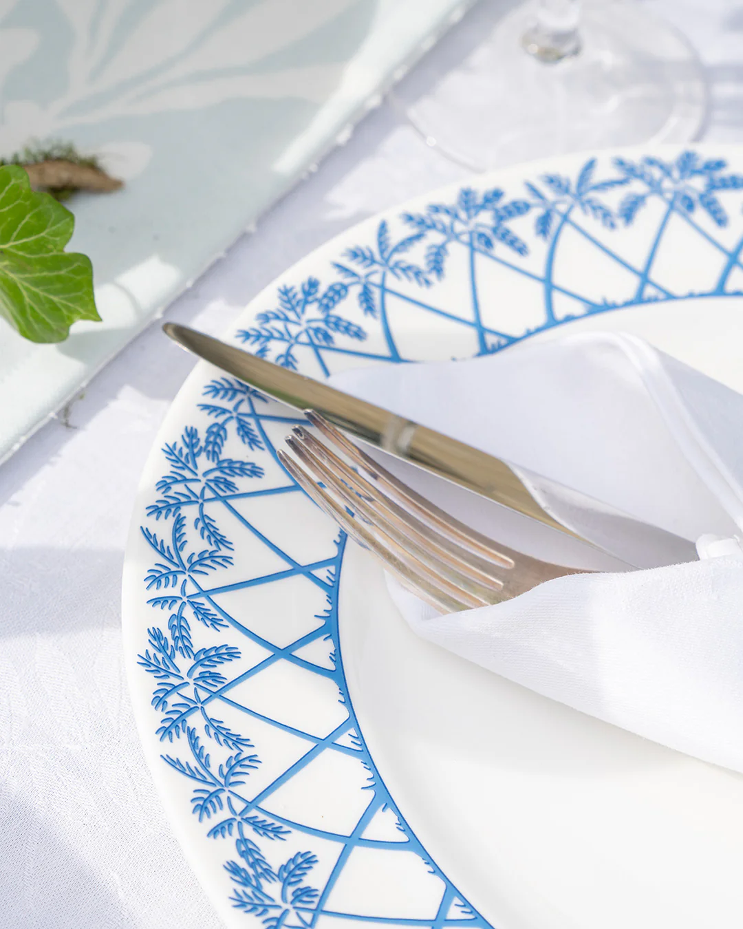 Fine Bone China 4 Dinner Plates PALMS - Image 3