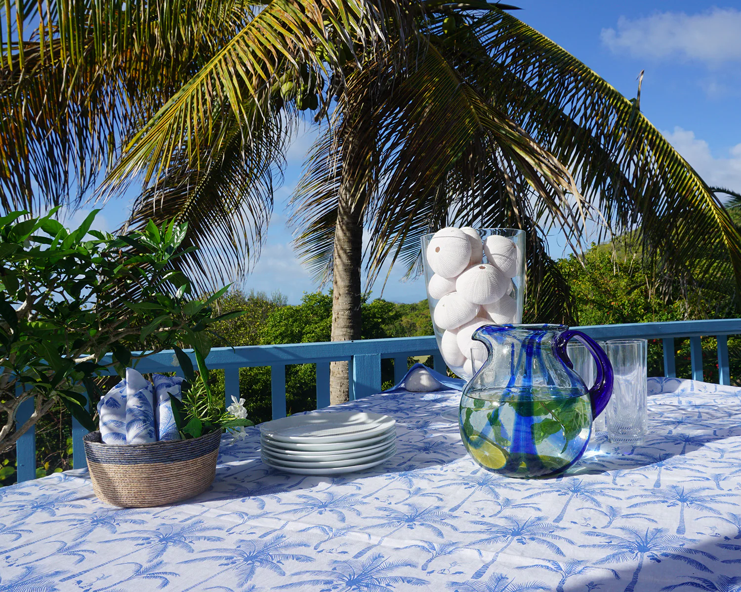 Lotty B Tablecloth & Napkin set: PLANTATION - BLUE / WHITE - Image 3