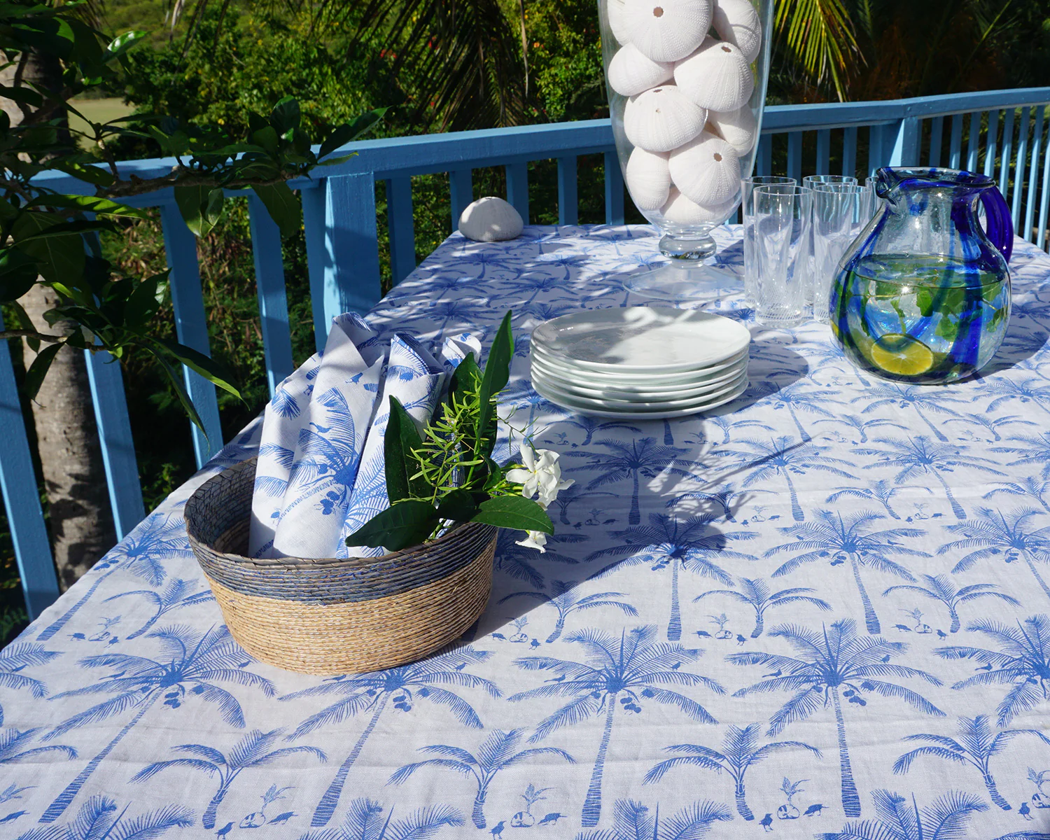 Lotty B Tablecloth & Napkin set: PLANTATION - BLUE / WHITE - Image 4