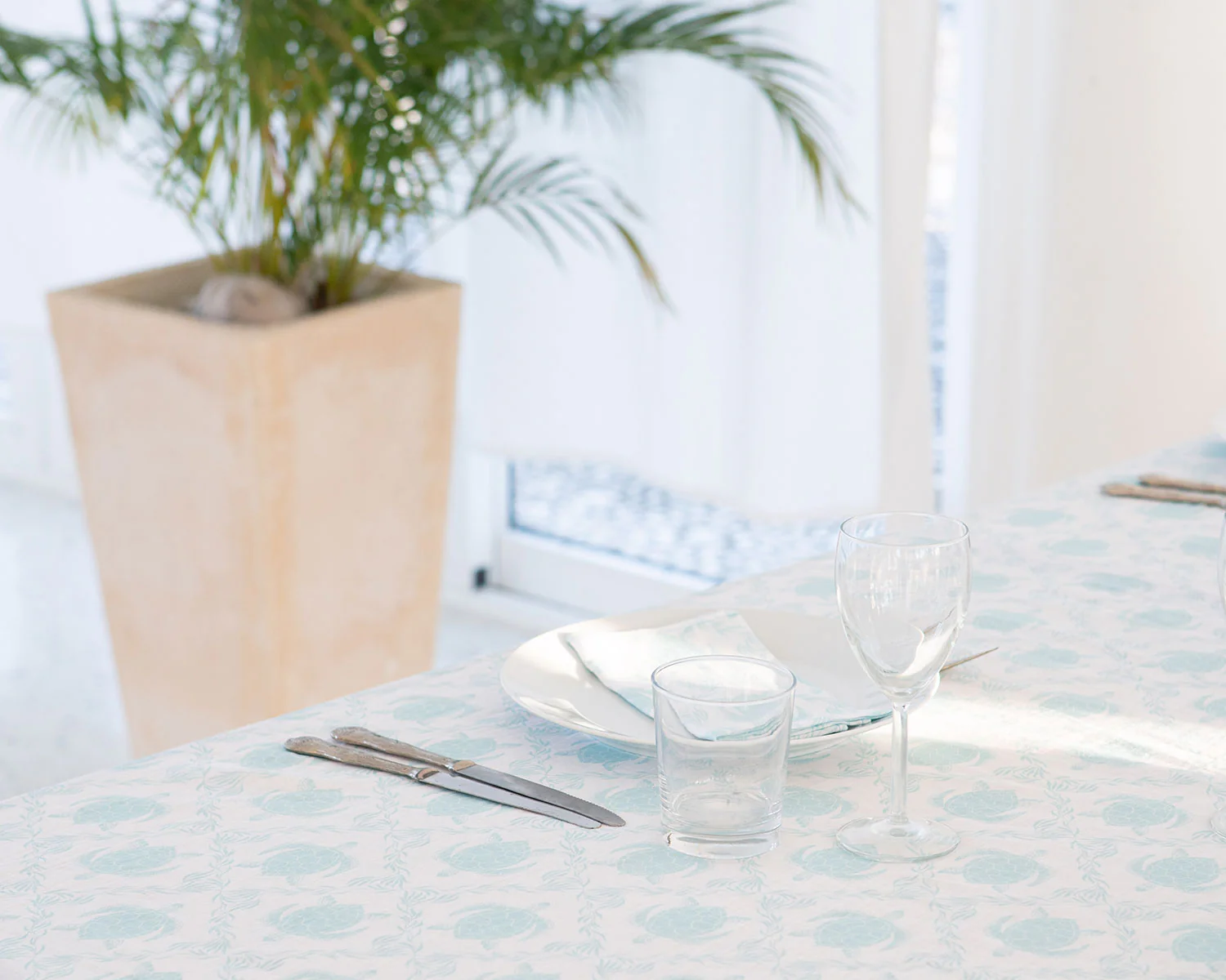 Lotty B Tablecloth & Napkin set: TURTLE TRELLIS - AQUA - Image 4